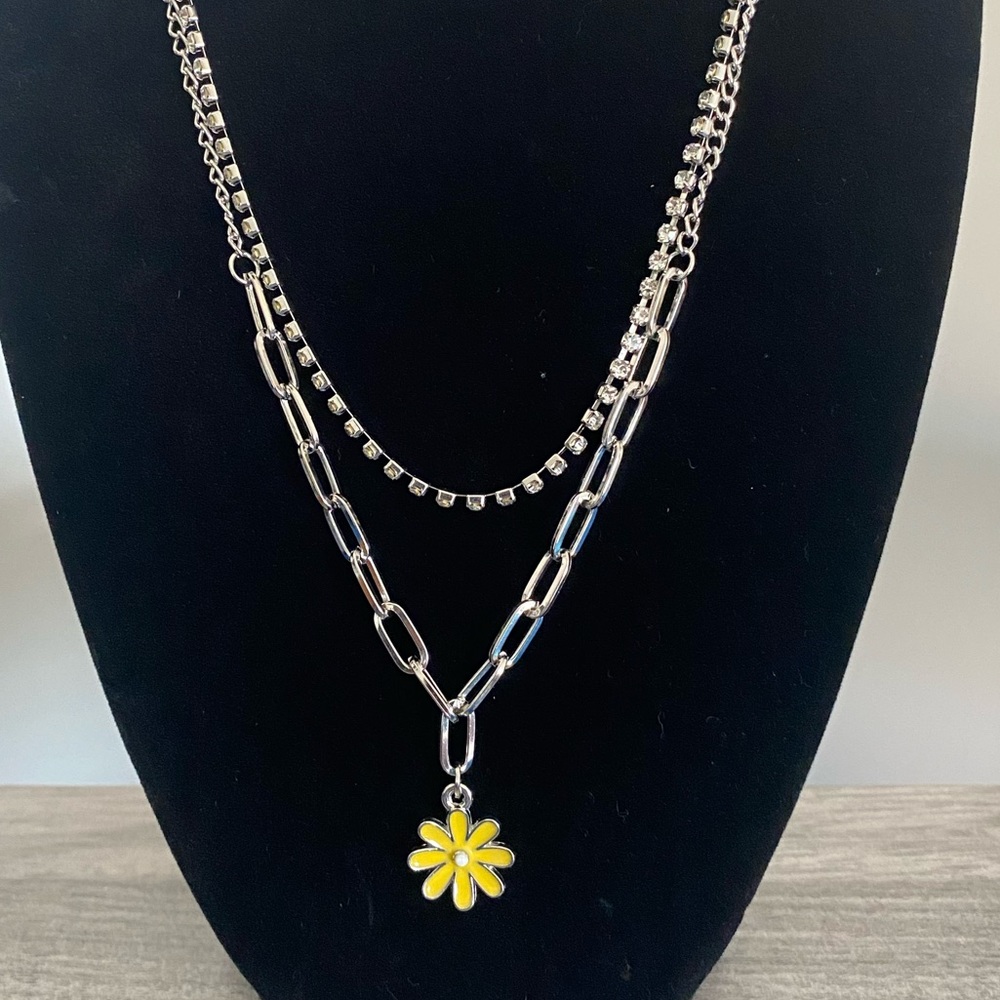 Yellow Daisy Flower Necklace - Picture 2 of 3